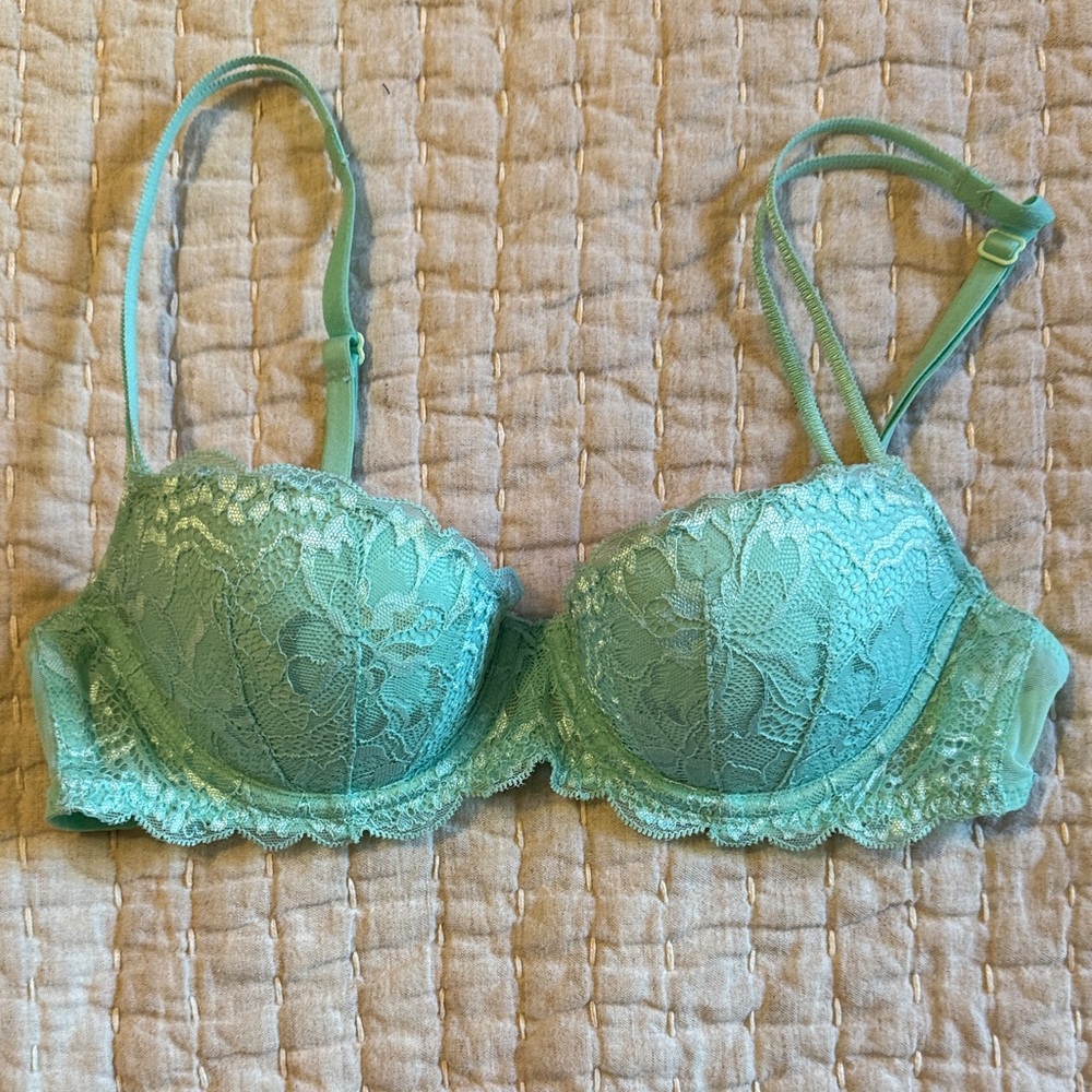 PINK Victoria's Secret Mint Green Lace Underwire Bra
